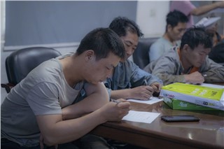 朝陽(yáng)集團(tuán)開(kāi)展行車和有限作業(yè)空間安全操作培訓(xùn)、道路交通安全培訓(xùn)
